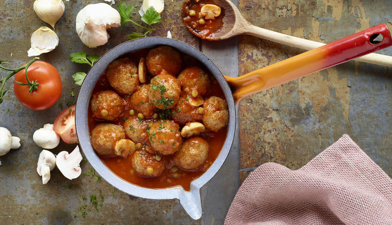 4 рецепта фрикаделек с начинками и соусами